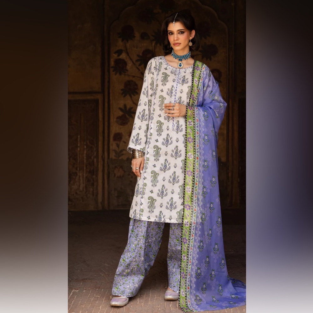 Floral Print Farshi suit with tags. Brand new.